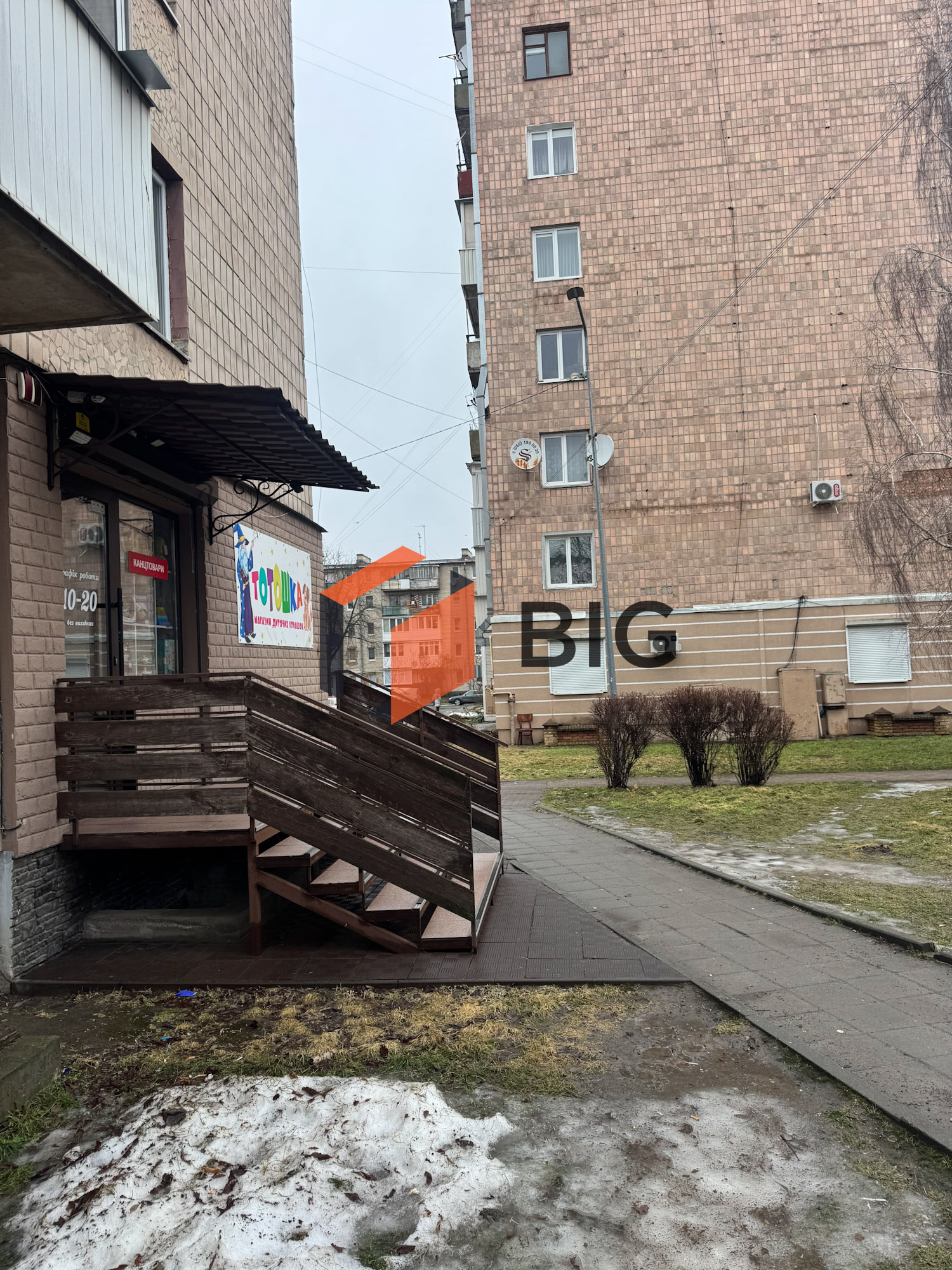 Здається в оренду комерційне приміщення по вул. Декабристів, 31.