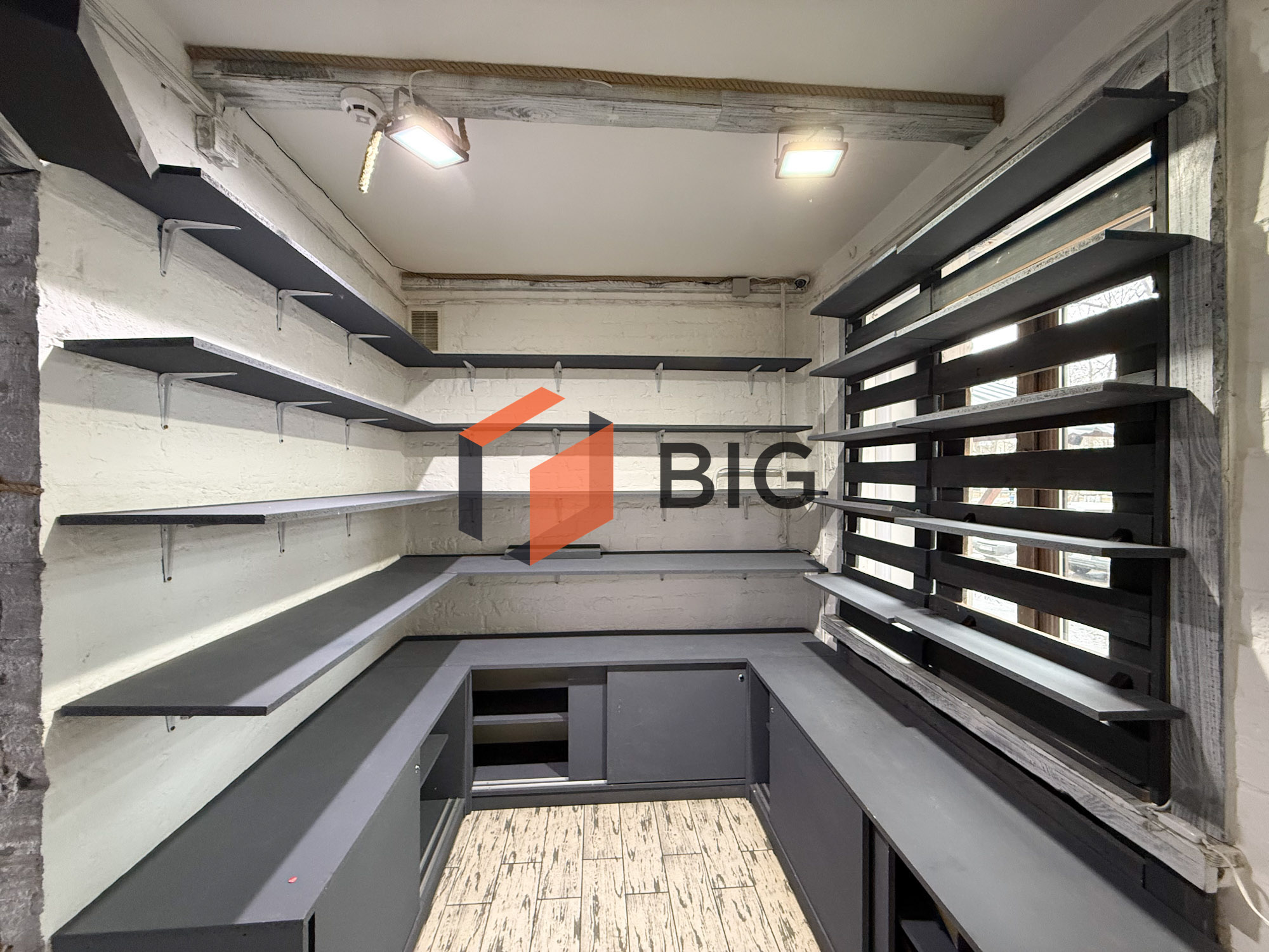 Здається в оренду комерційне приміщення по вул. Декабристів, 31.