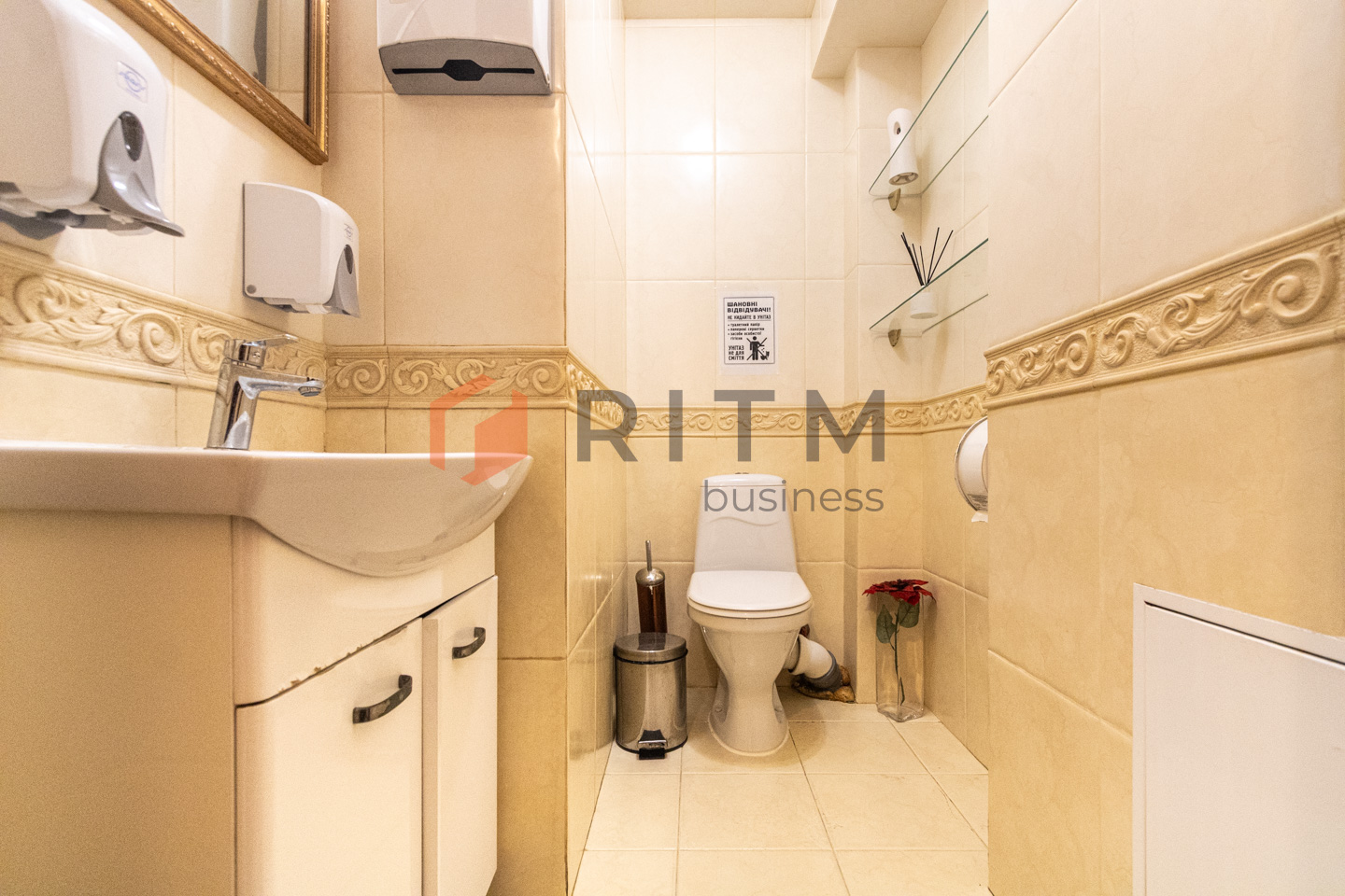 Приміщення 73 м2 з фасадним входом за вул. Васильянок