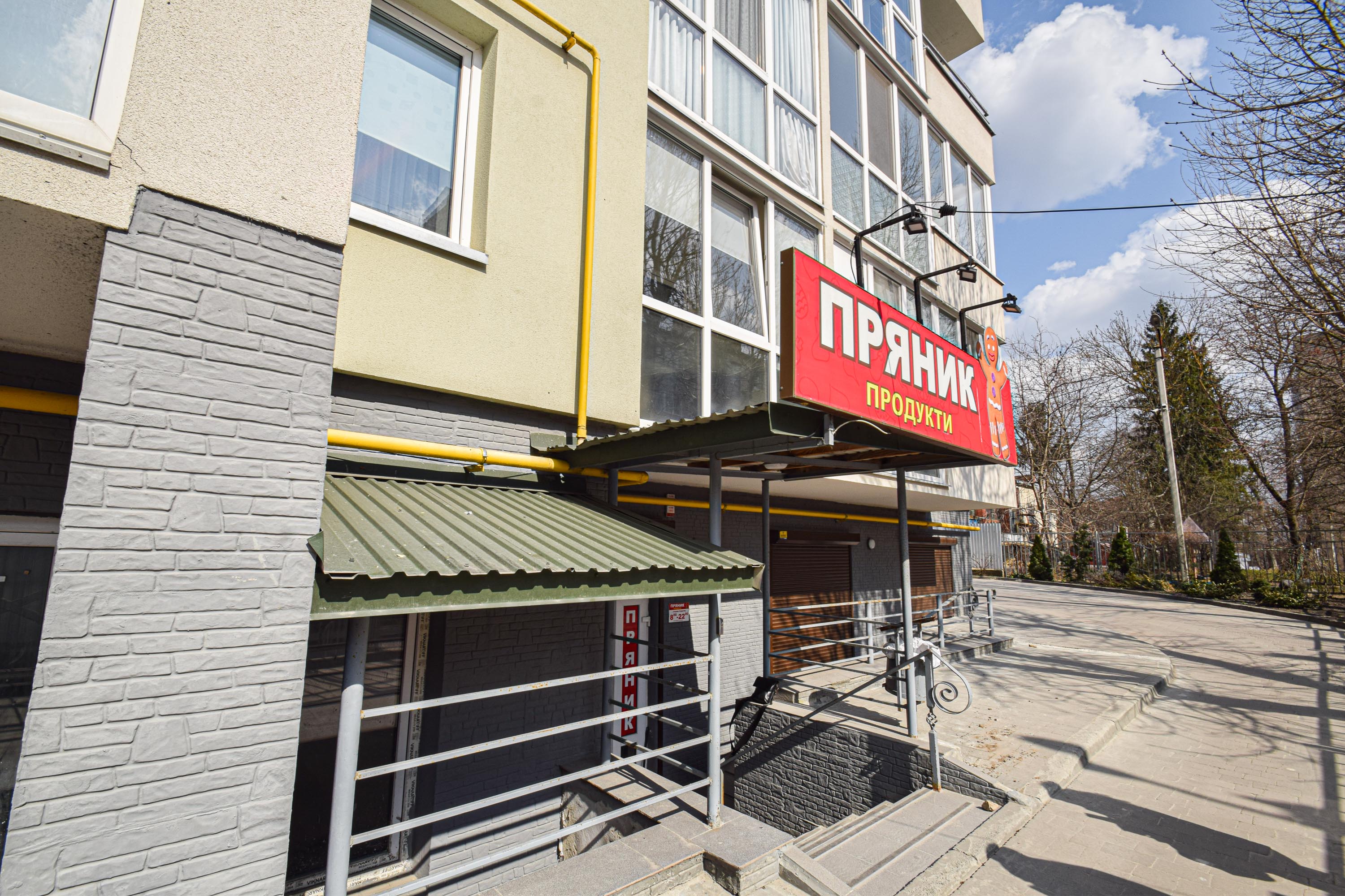 Здається в оренду комерційне приміщення площею 50 м² виключно під магазин.