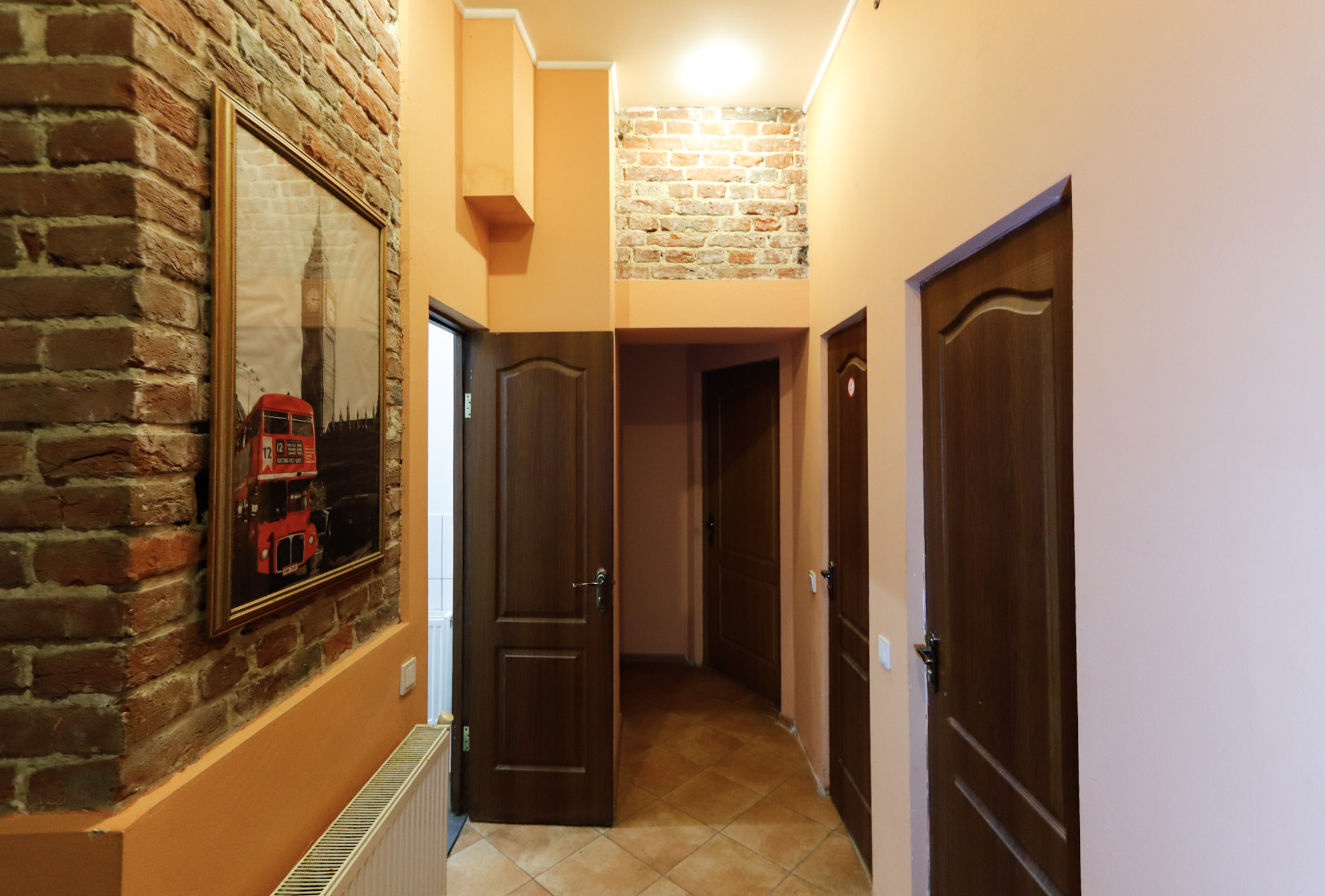 Здається в оренду комерційне приміщення у м. Львів, вул. Б. Хмельницького!