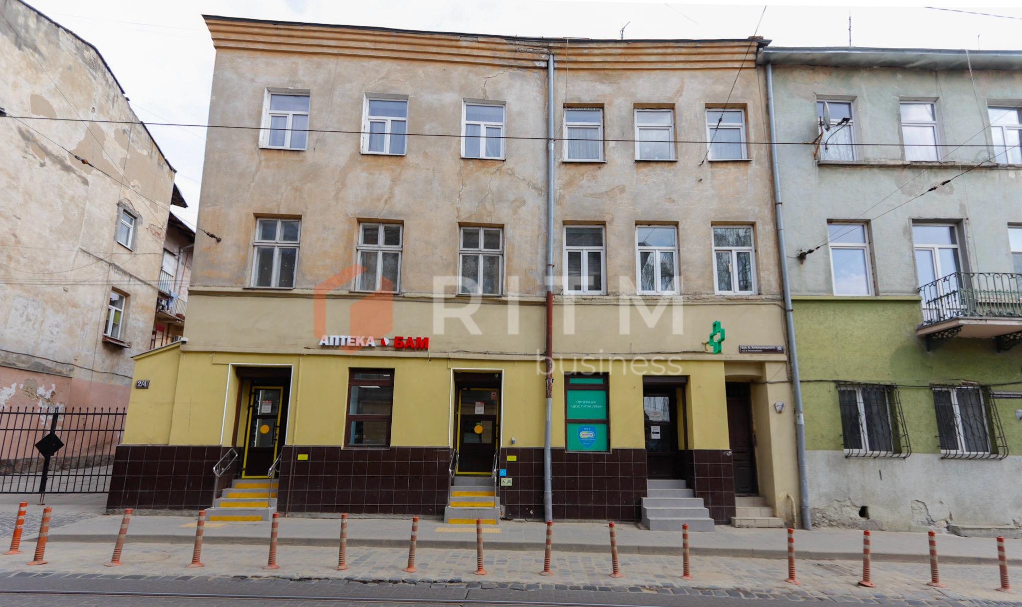 Приміщення 108 м2 з фасадним входом за вул. Б. Хмельницького