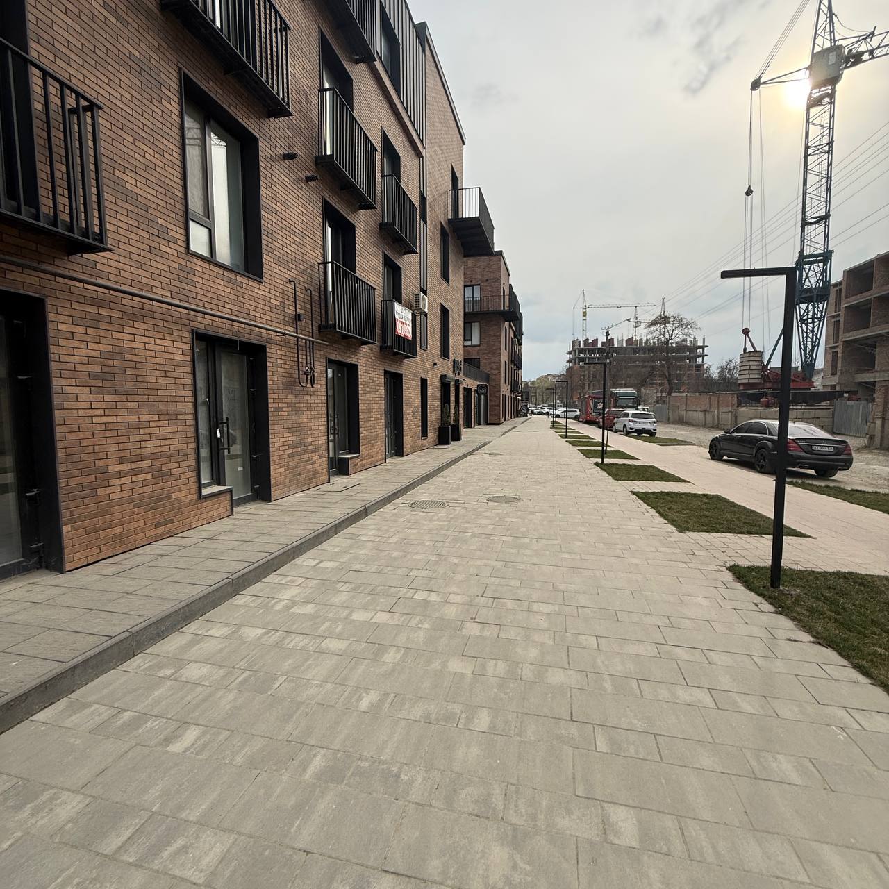 Продаж фасадного комерційного приміщення в ЖК “Містечко 12”