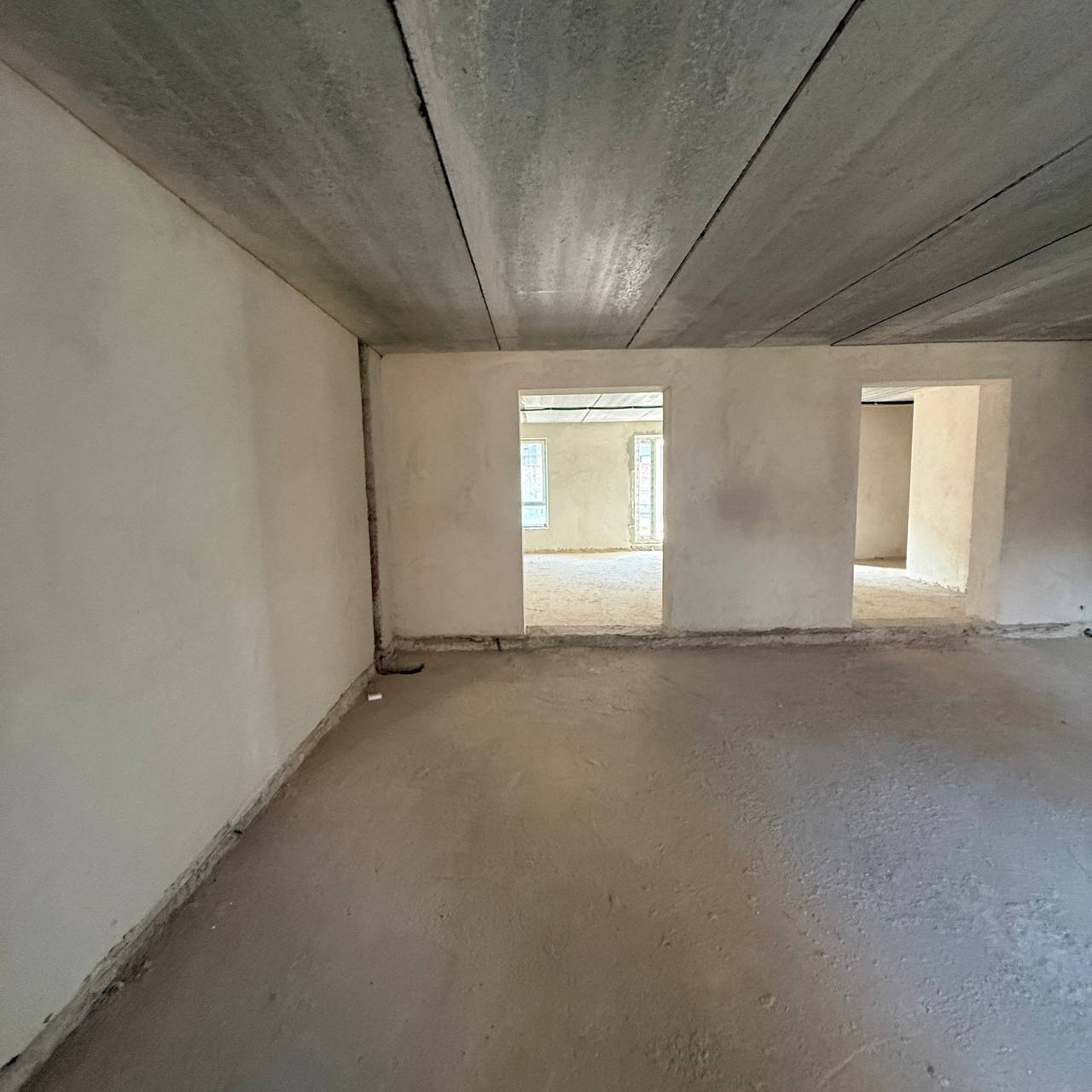 Продаж фасадного комерційного приміщення в ЖК “Містечко 12”