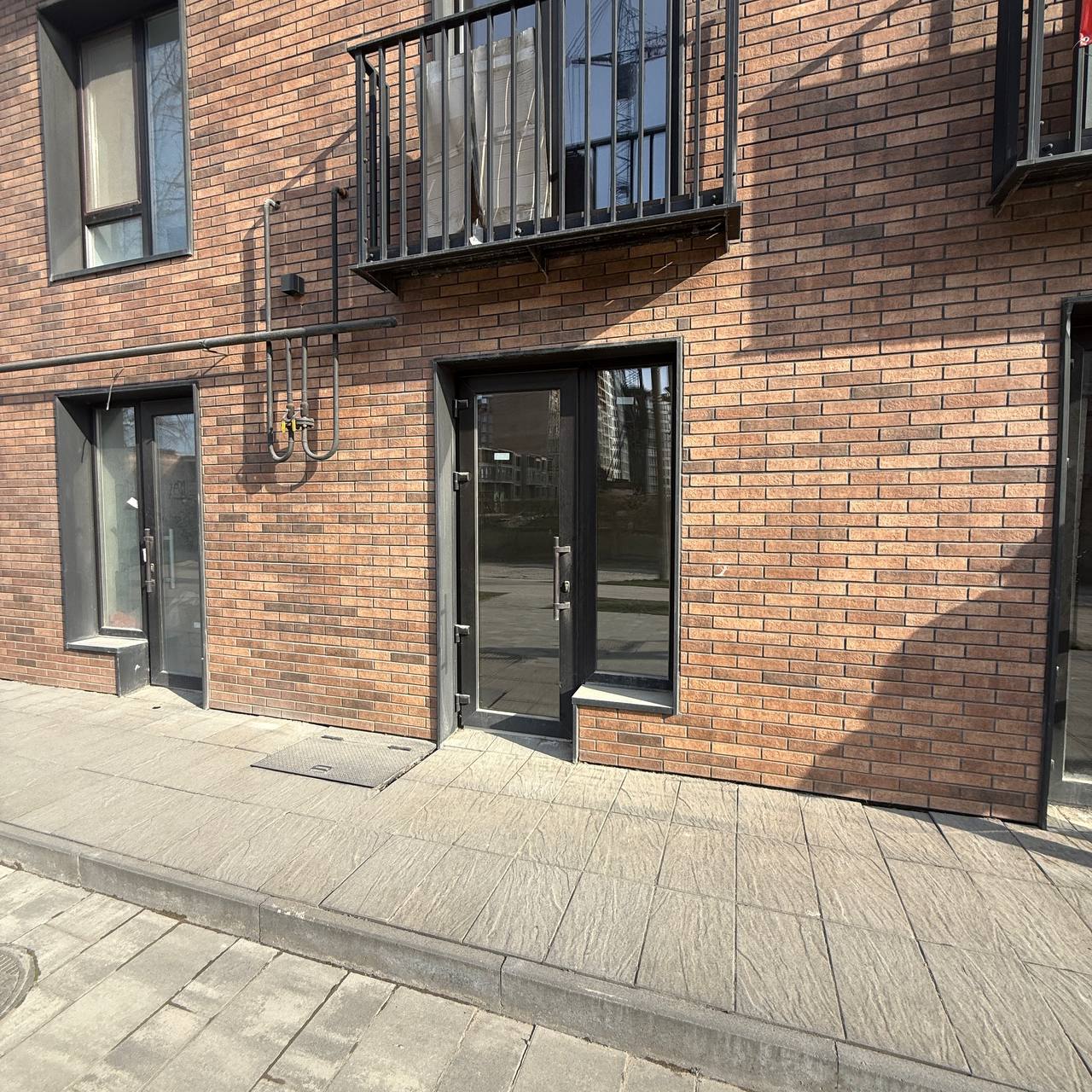 Продаж фасадного комерційного приміщення в ЖК “Містечко 12”