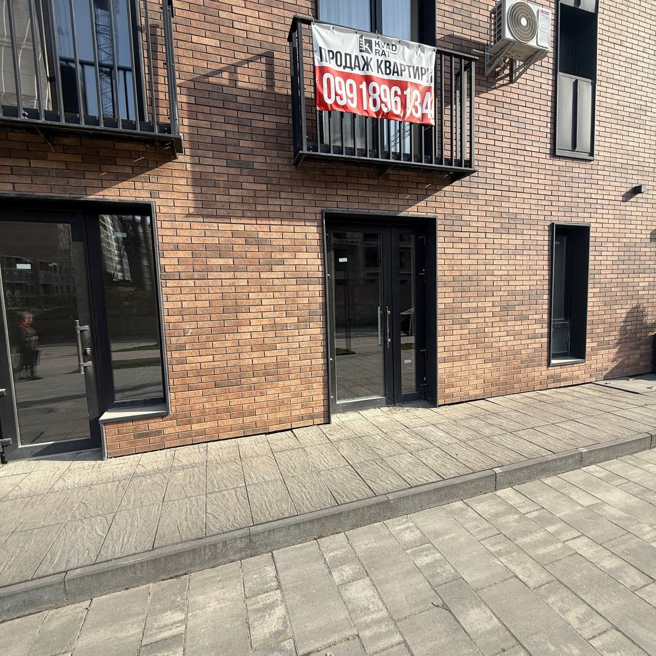 Продаж фасадного комерційного приміщення в ЖК “Містечко 12”