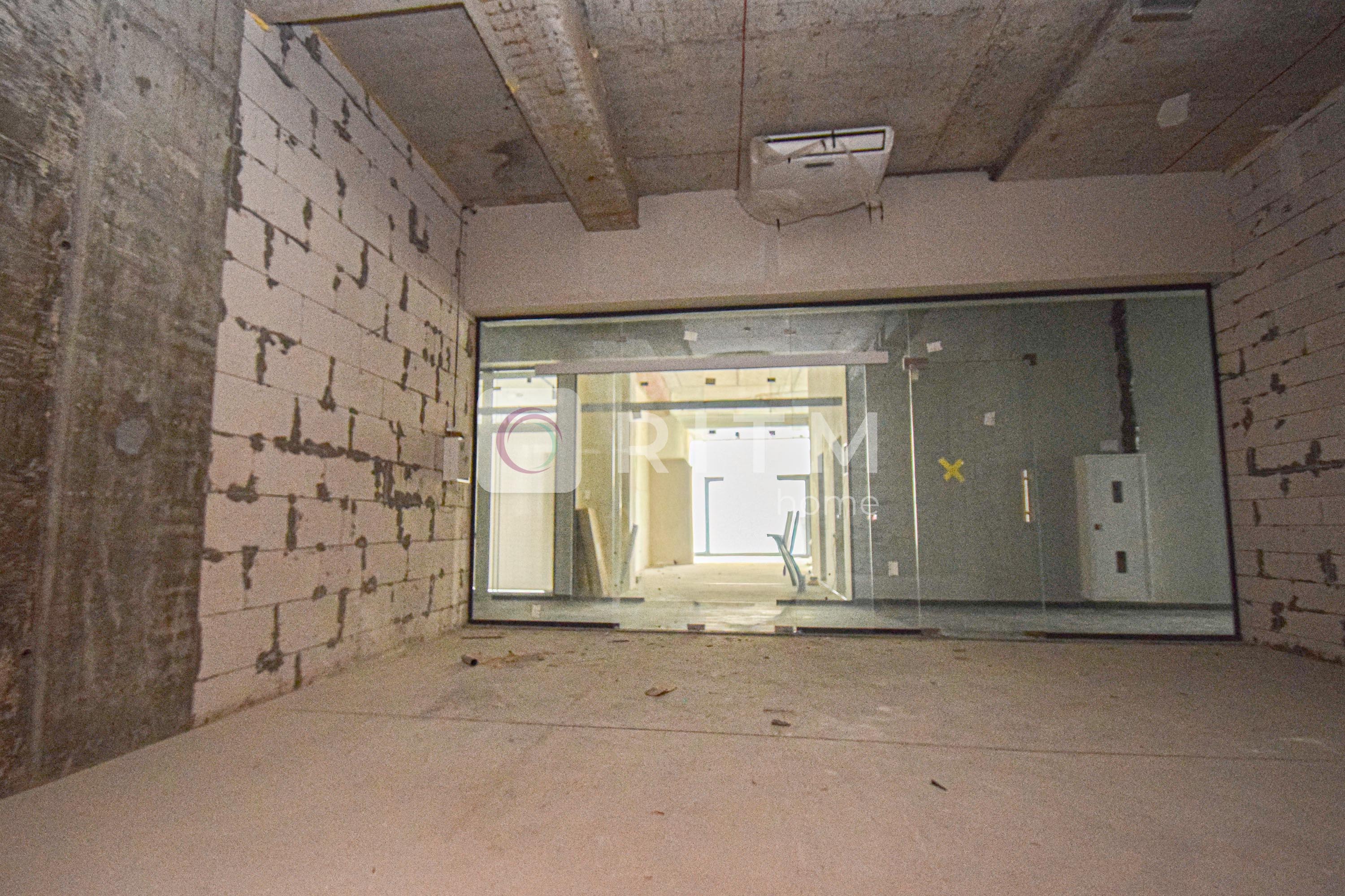 Продається комерційне приміщення в центрі міста в елітному житловому комплексі «Метрополь».