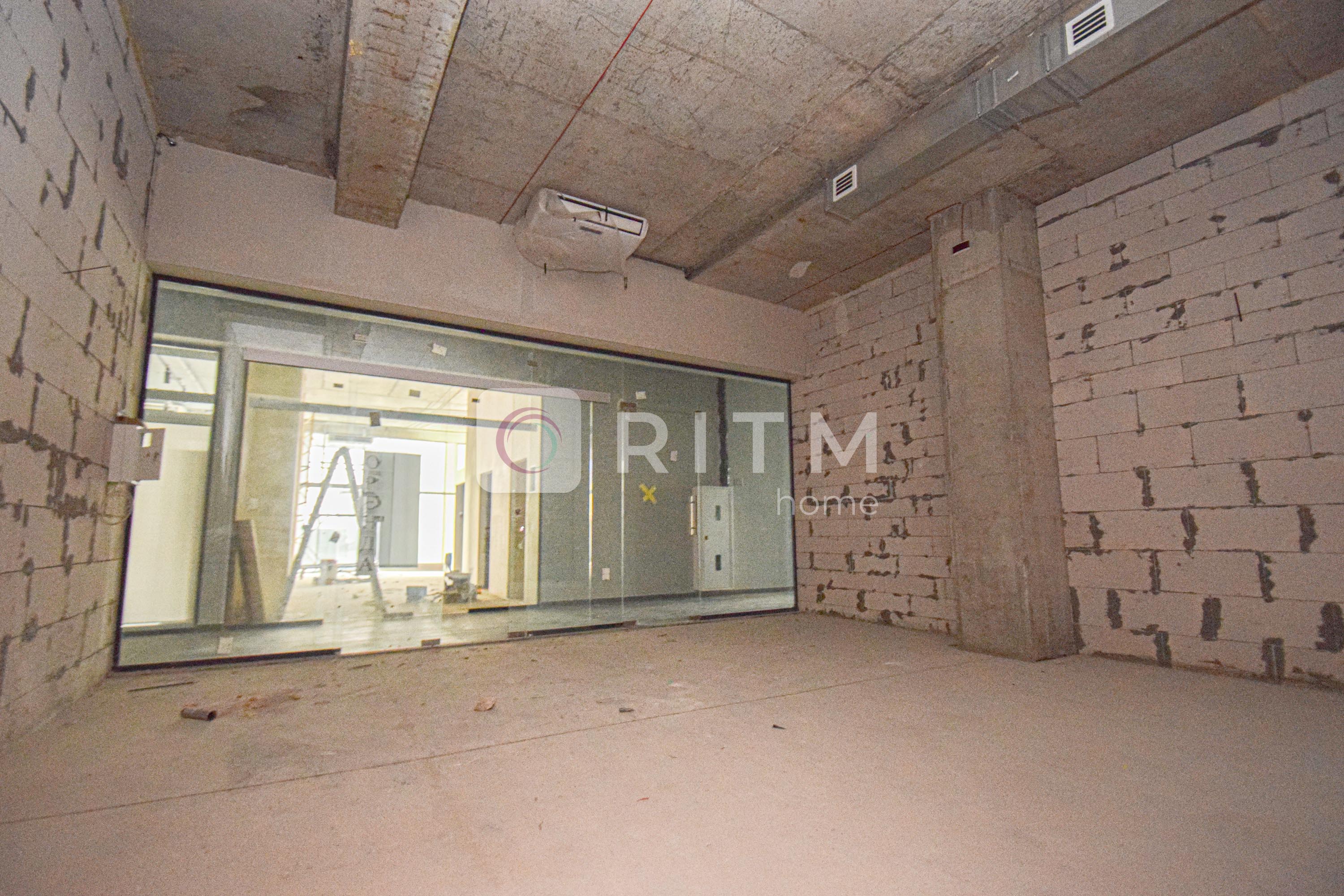 Продається комерційне приміщення в центрі міста в елітному житловому комплексі «Метрополь».