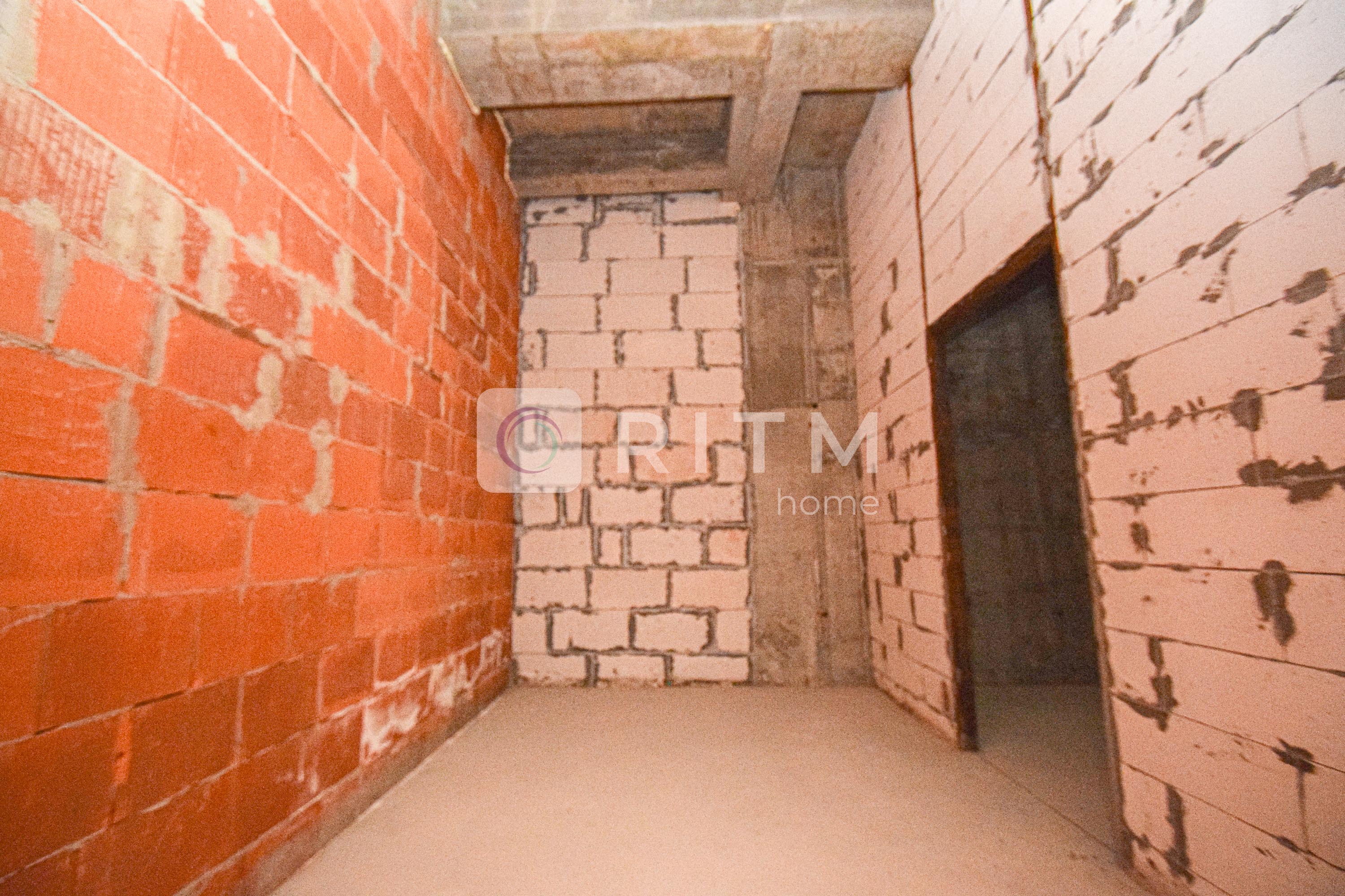 Продається комерційне приміщення в центрі міста в елітному житловому комплексі «Метрополь».