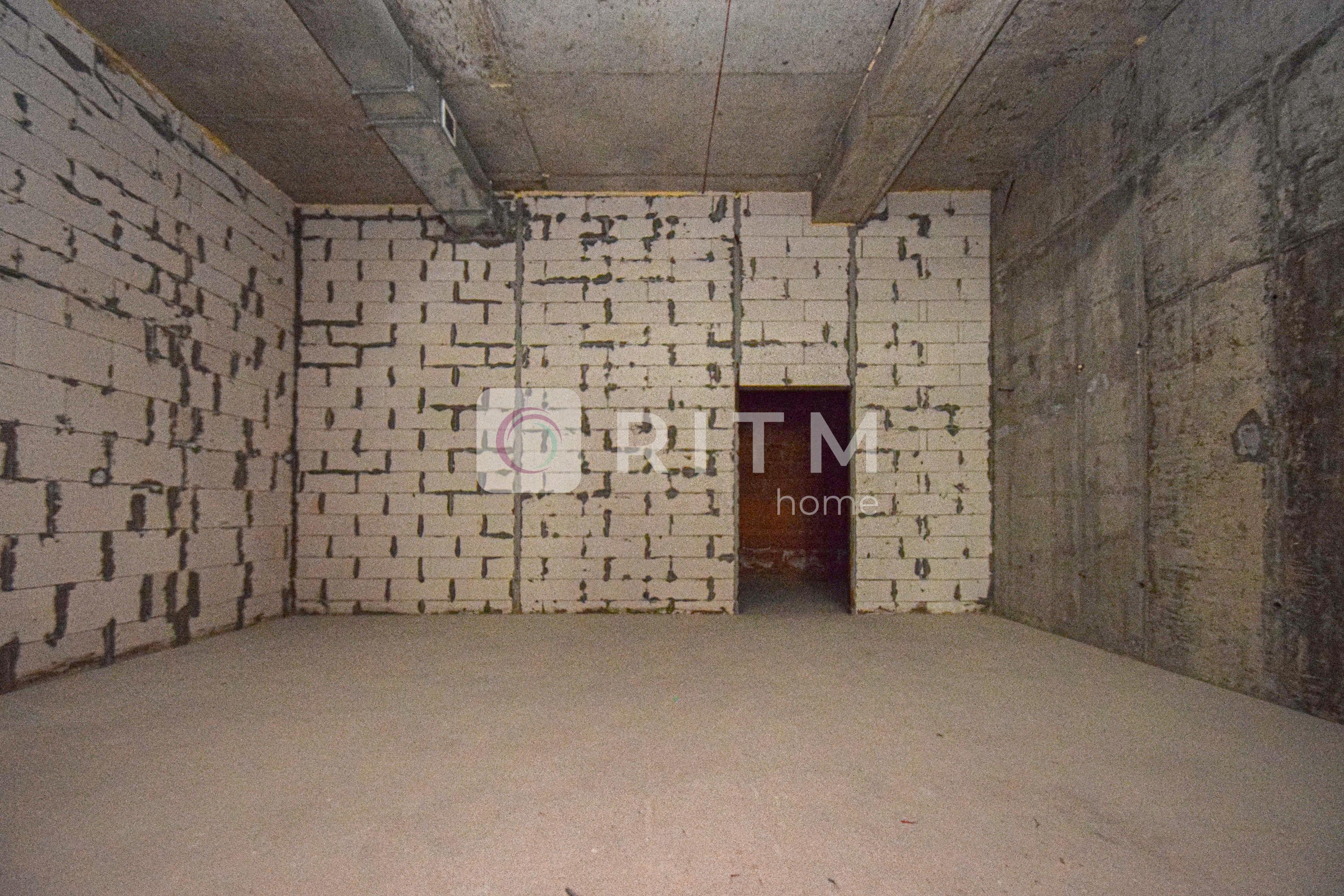 Продається комерційне приміщення в центрі міста в елітному житловому комплексі «Метрополь».