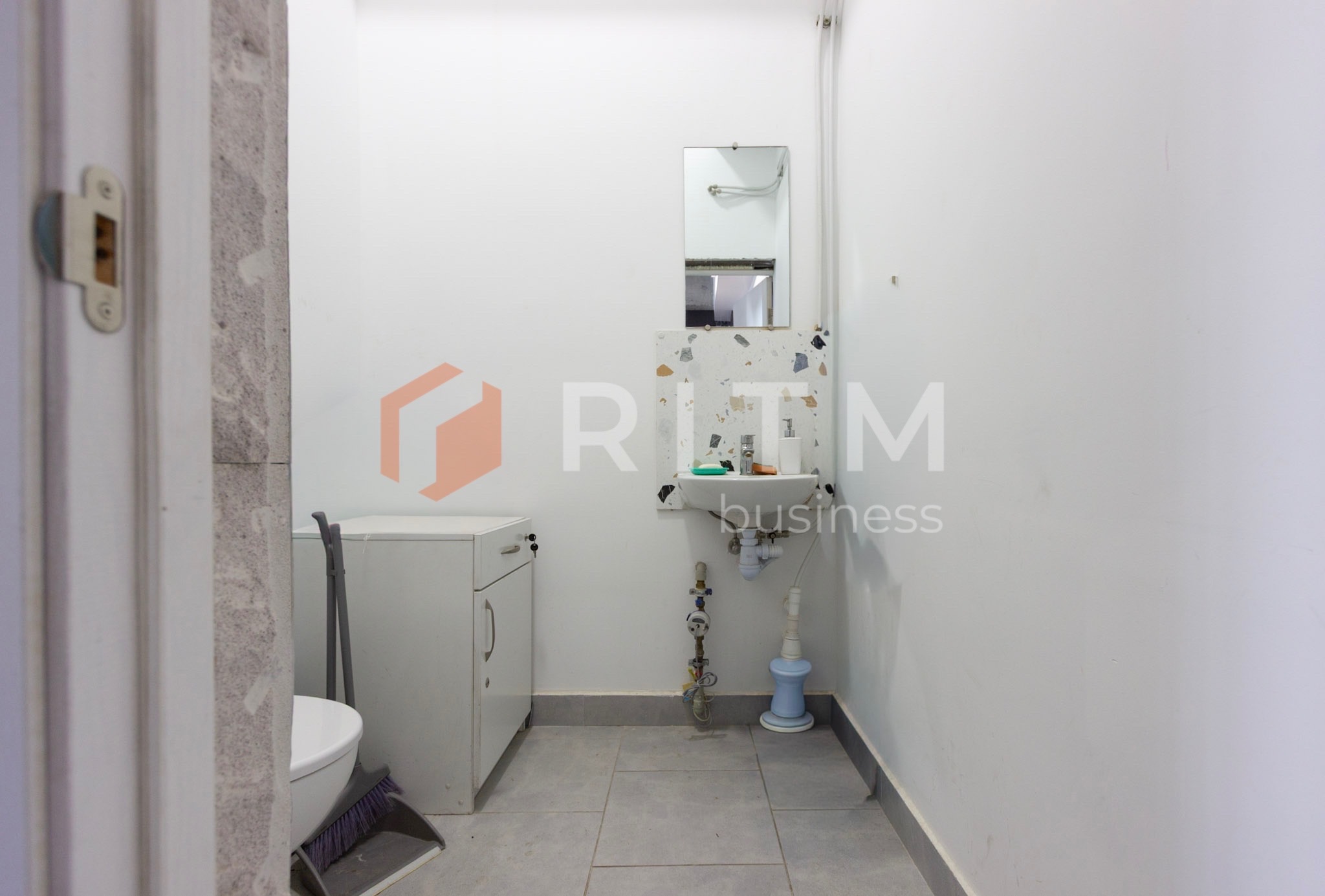 Здається в суборенду  приміщення з ремонтом