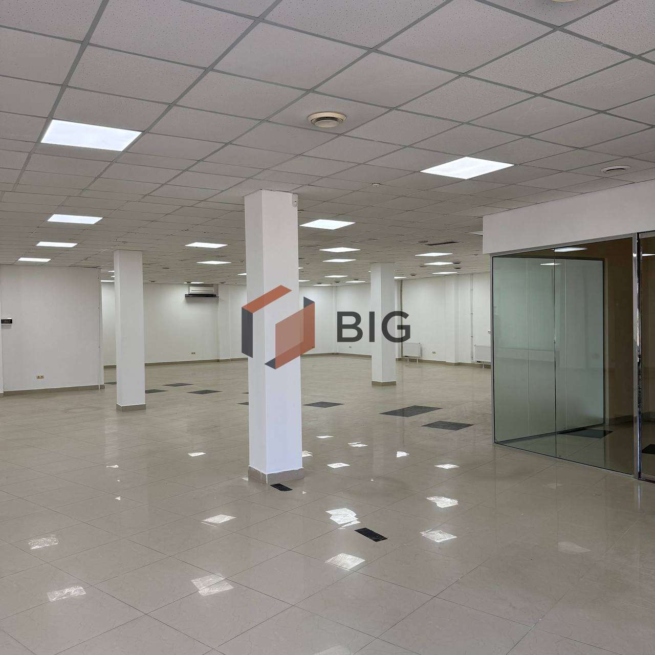 Приміщення 292 м² з ремонтом та панорамними вікнами в ТЦ «Бельведер»