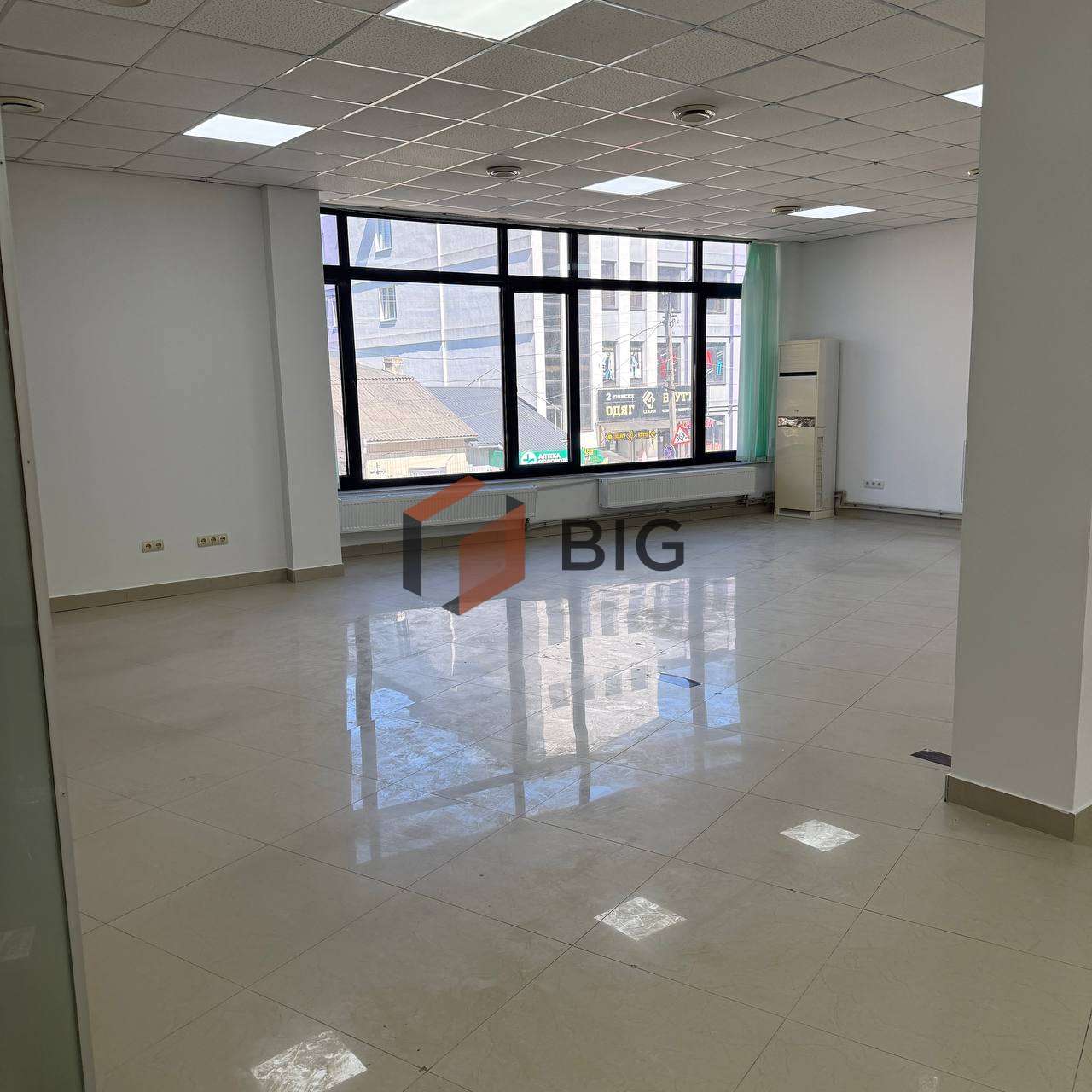 Приміщення 292 м² з ремонтом та панорамними вікнами в ТЦ «Бельведер»