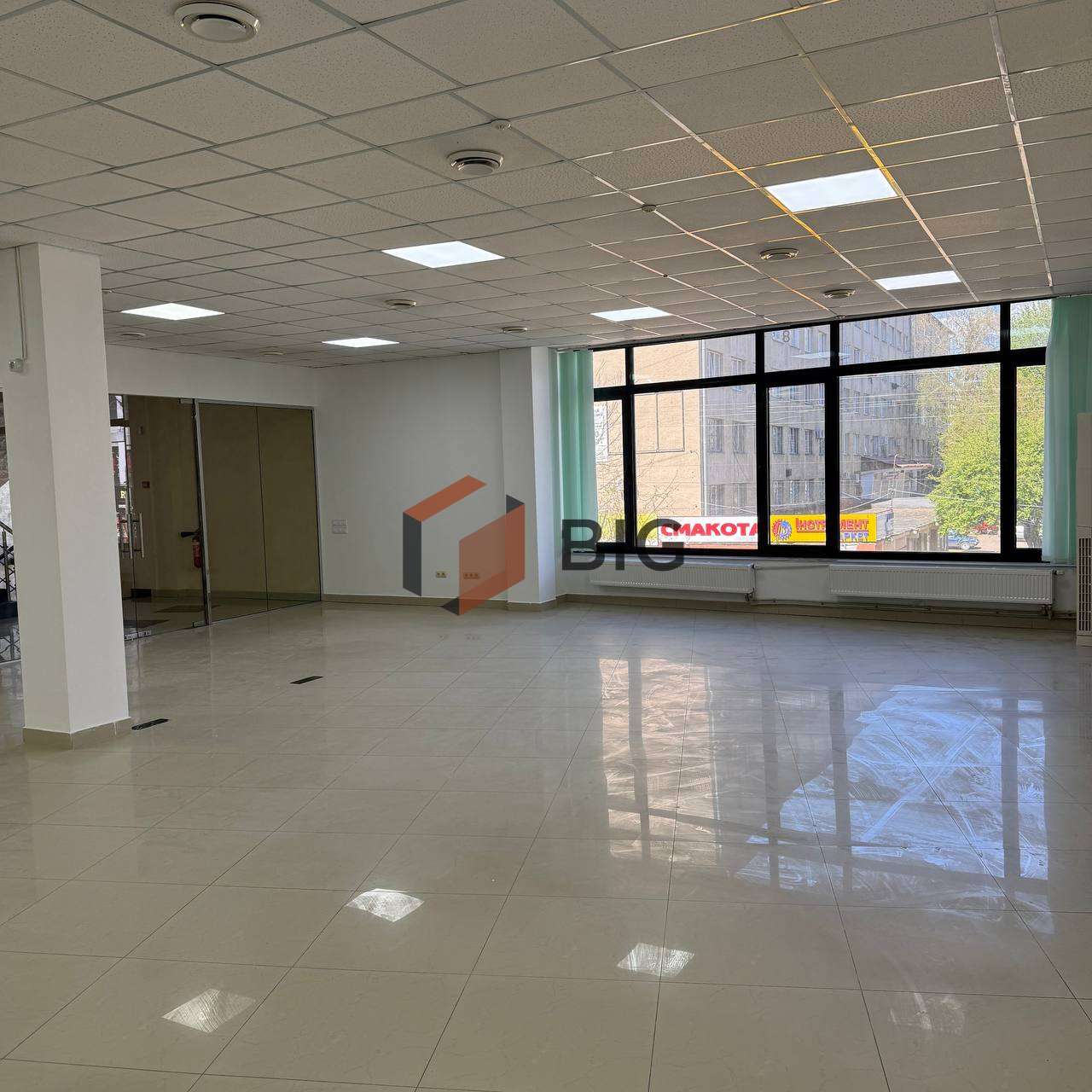 Приміщення 292 м² з ремонтом та панорамними вікнами в ТЦ «Бельведер»