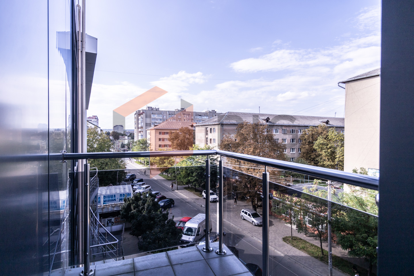 Оренда офісних приміщень по 360 м² | 3-й та 4-й поверхи | центр міста