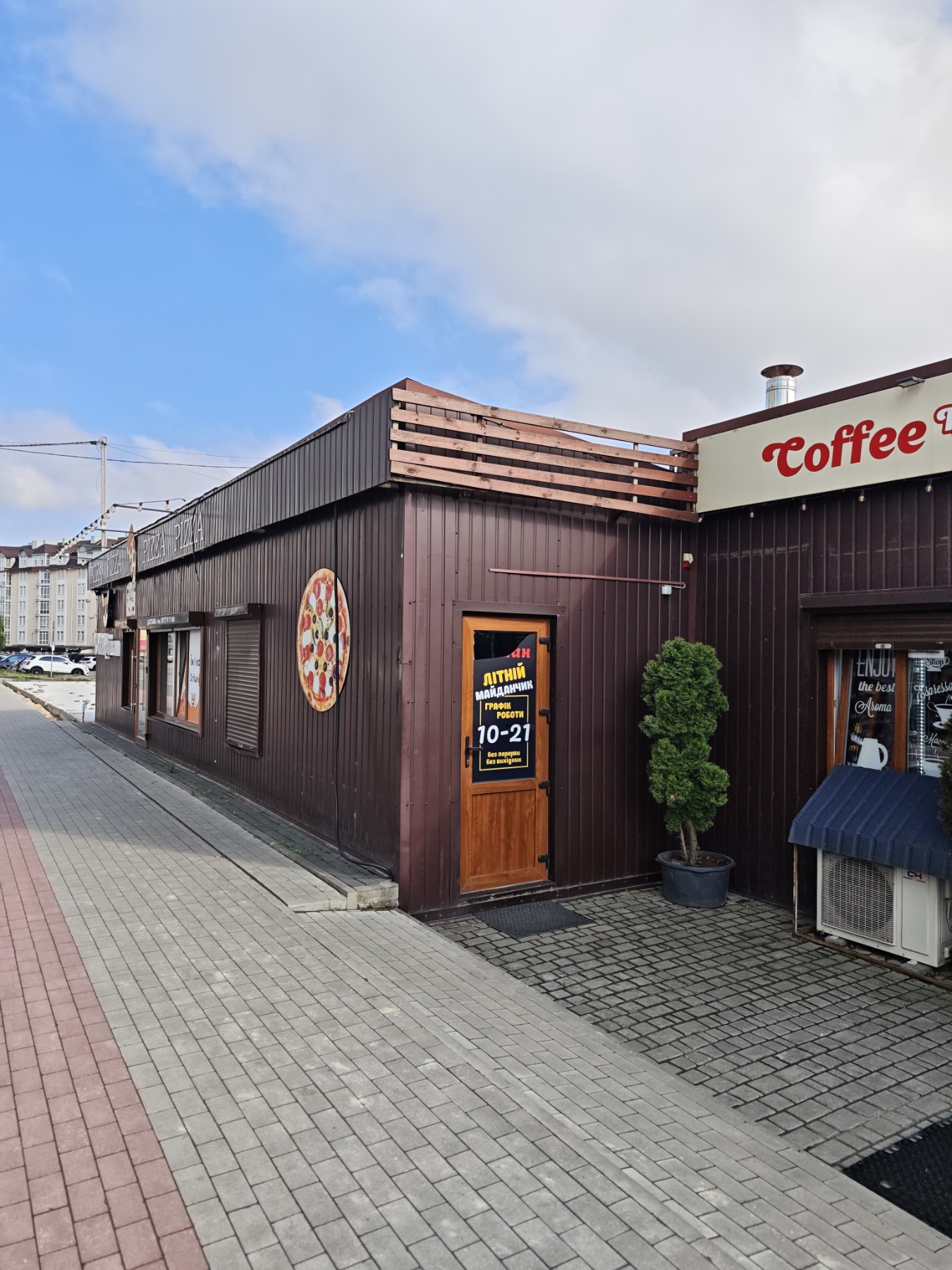 Здається в оренду фасадне приміщення по пр. Відродження