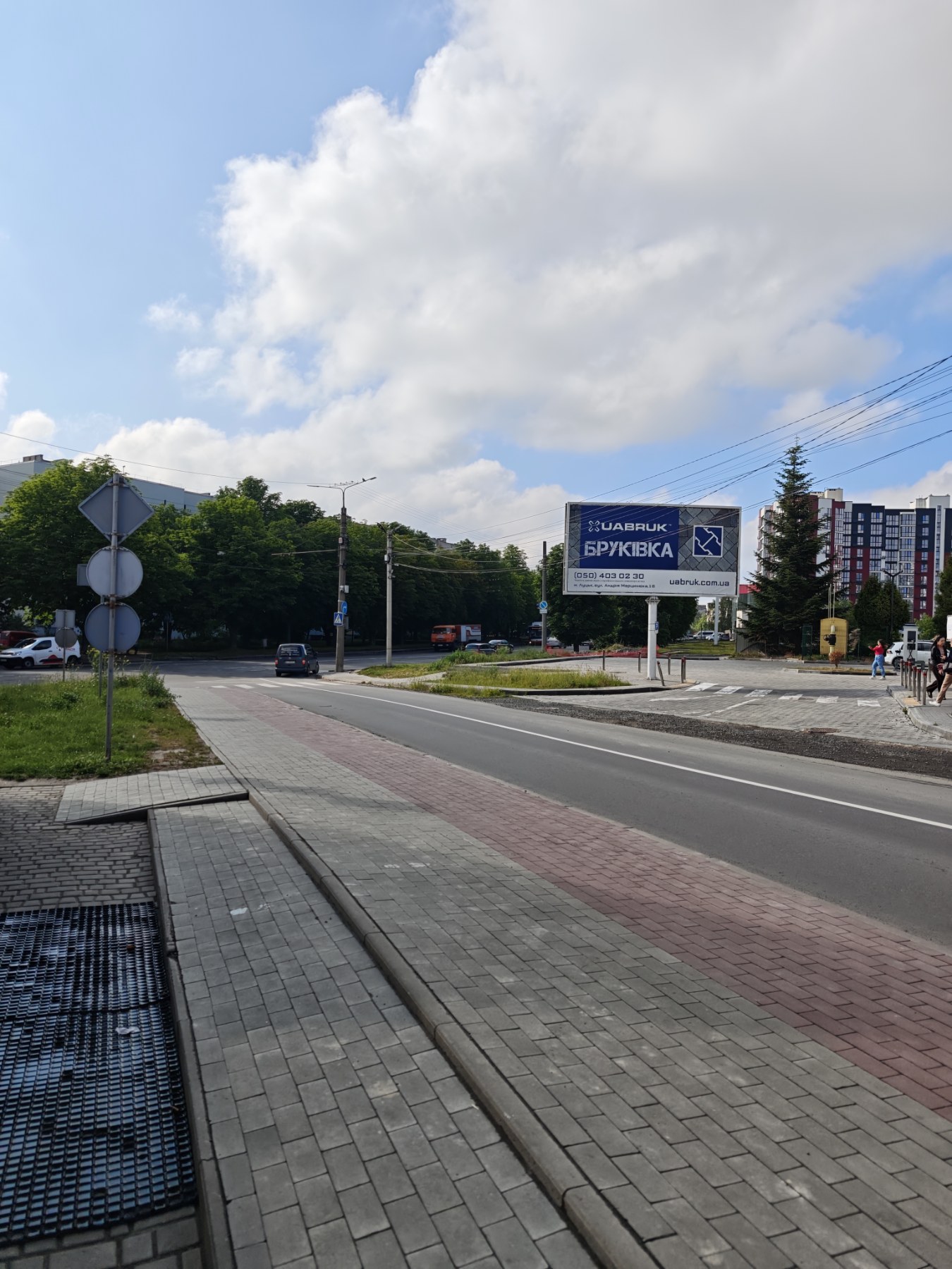 Здається в оренду фасадне приміщення по пр. Відродження