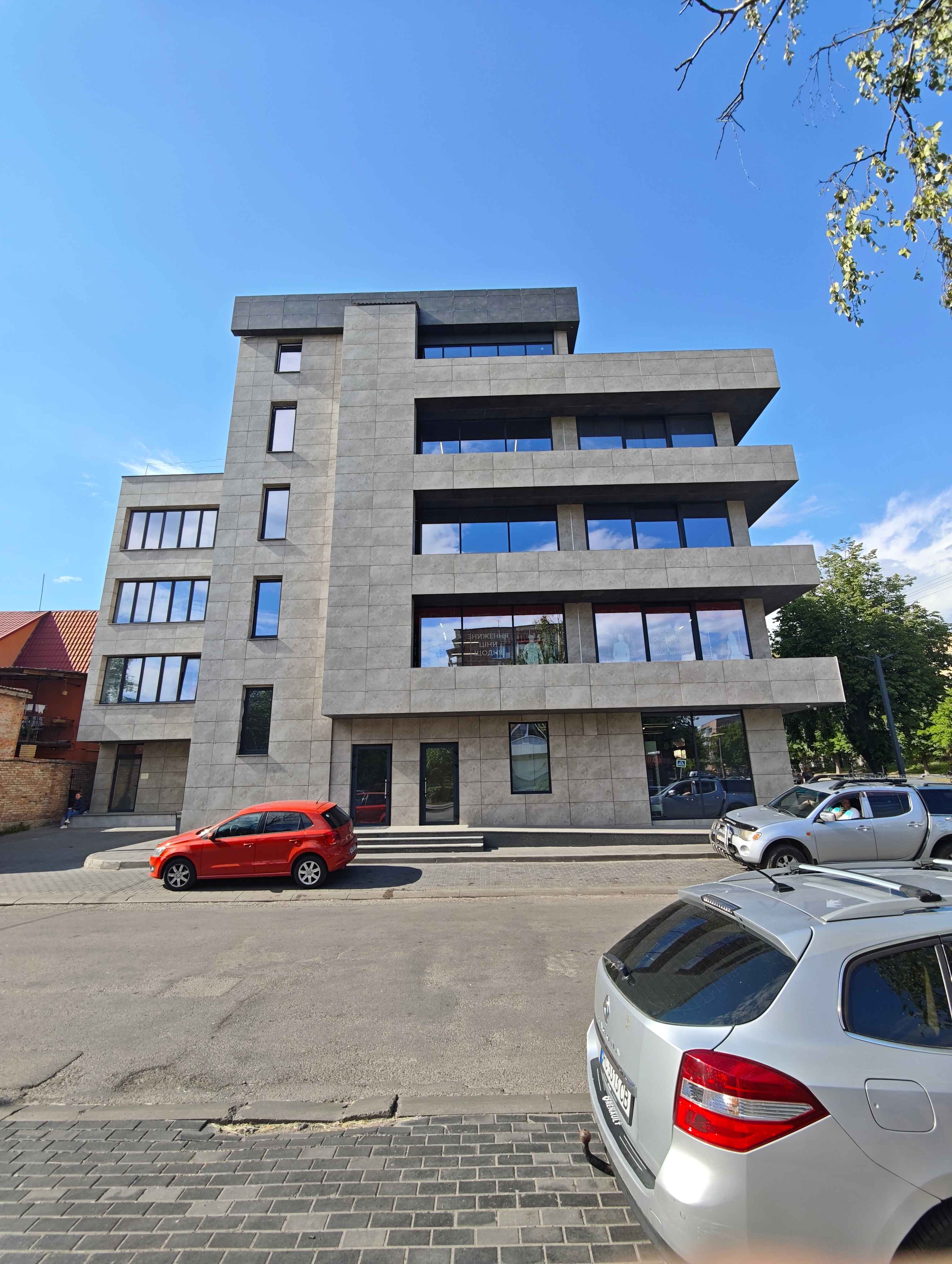 Здається в оренду комерційне приміщення зі свіжим ремонтом