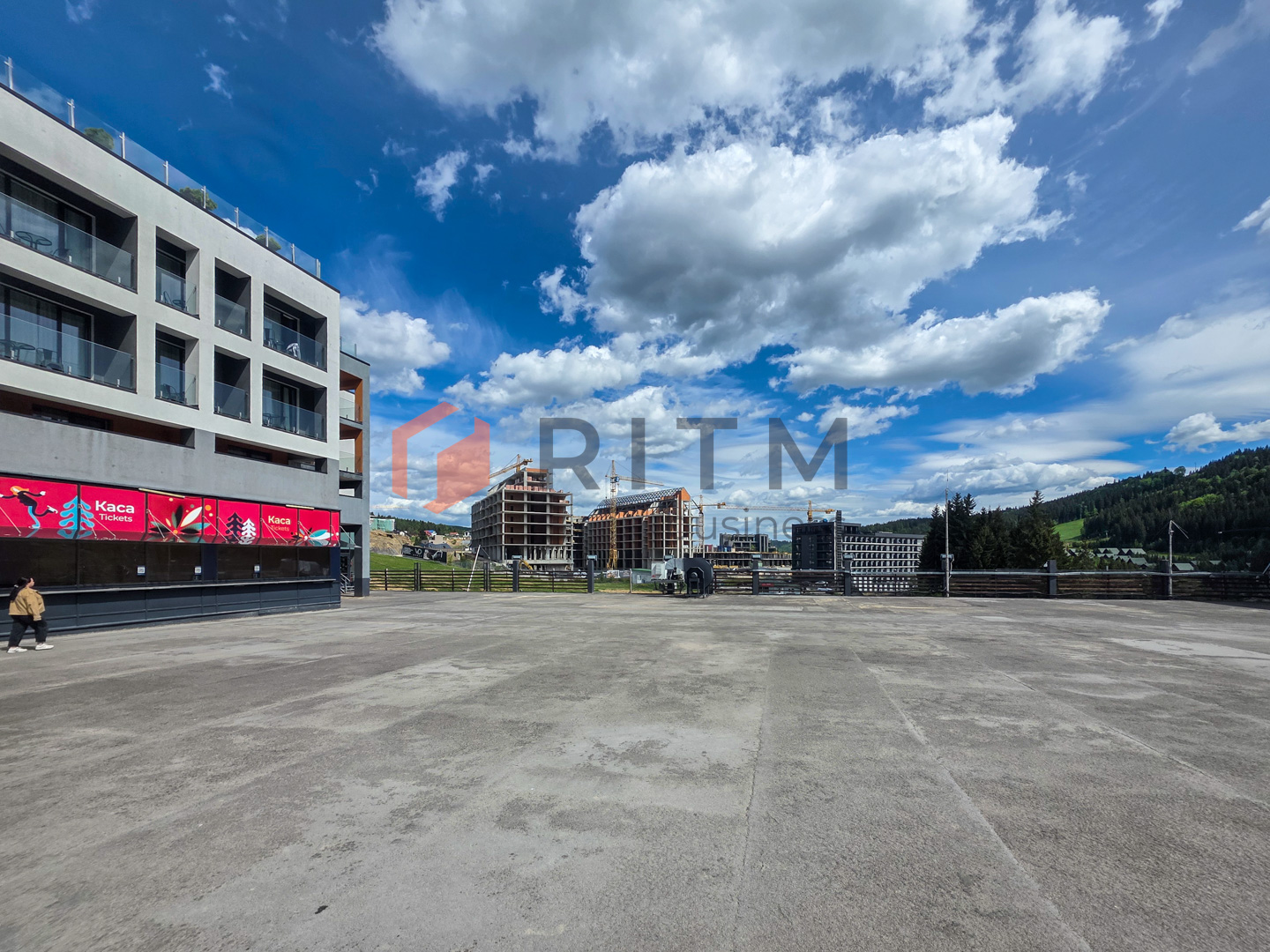 Top Location. комерція 38.6 м² у центрі Буковелю (Паркінг 2)