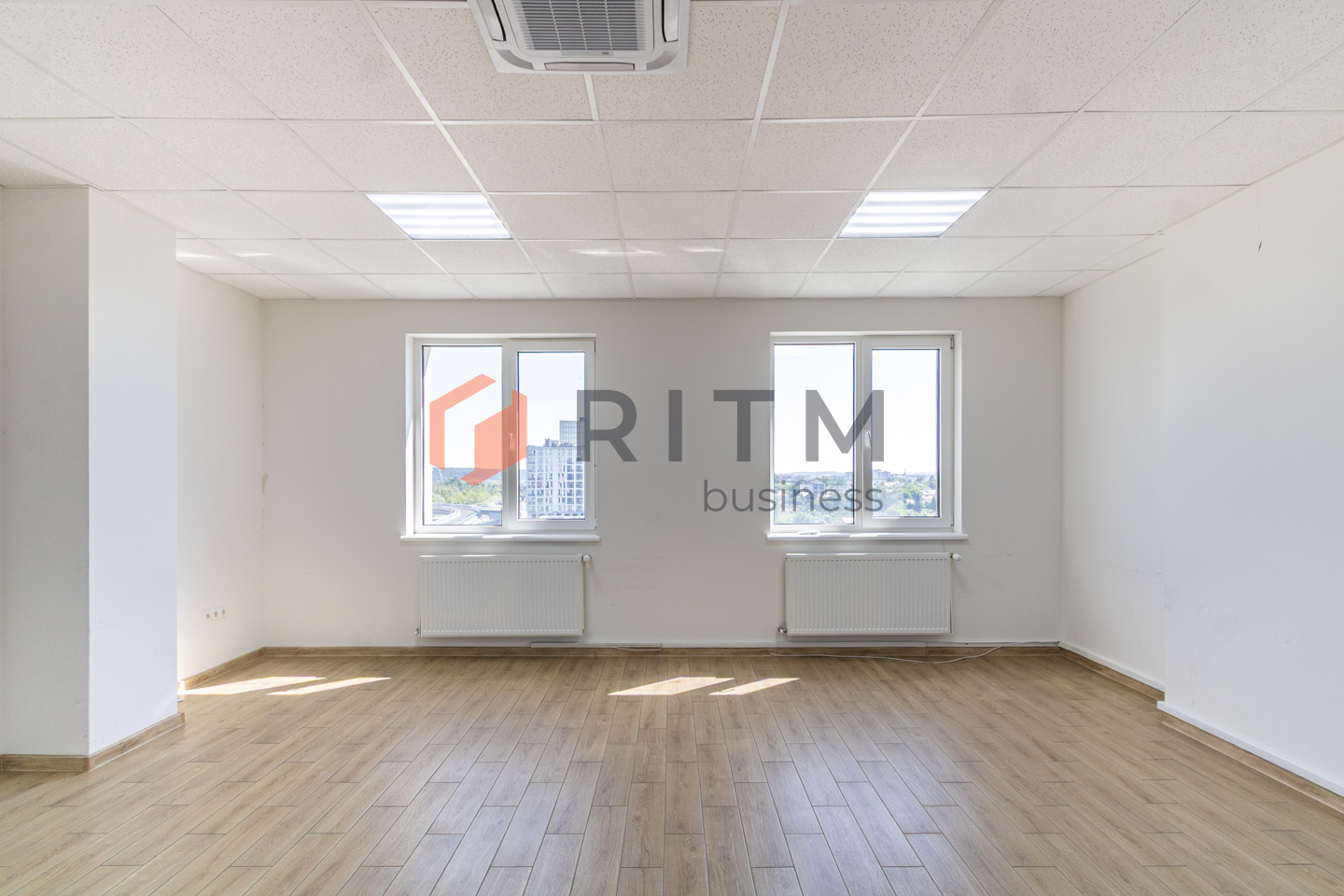 Оренда офісу 220 кв.м з панорамою на річку!
