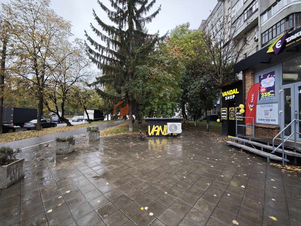 Здається в оренду комерційне цокольне приміщення з фасадним входом по пр. Соборності
