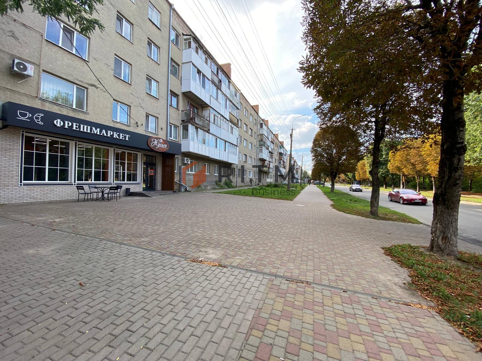 Здається в оренду фасадне торгове приміщення, без комісії для орендаря!