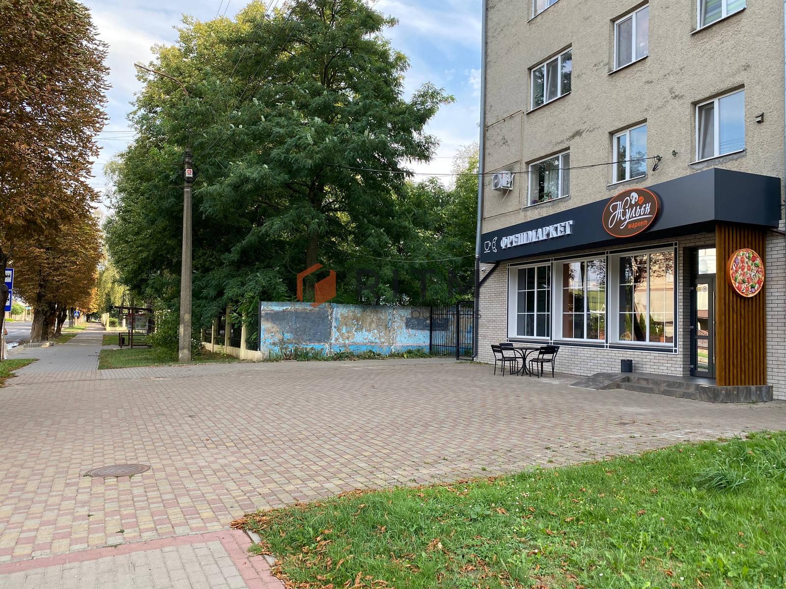 Здається в оренду фасадне торгове приміщення, без комісії для орендаря!